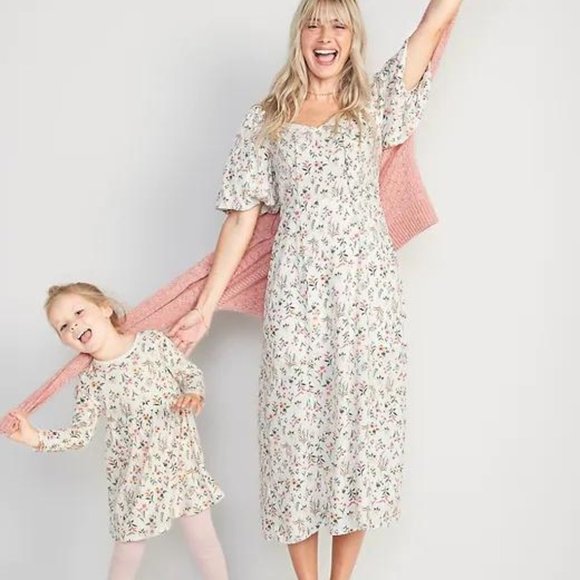 Old Navy Puff-Sleeve Floral-Print Pintucked Smocked Midi Swing Dress for Women - Picture 3 of 3